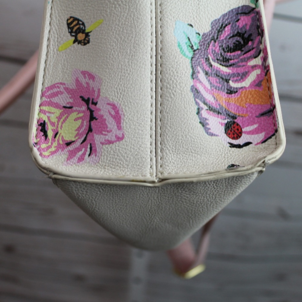 Betsey Johnson large floral print handbag - Picture 6 of 7